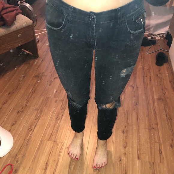 Black Zara Distressed Jeans - Picture 2 of 7